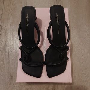 Intentionally Blank Willow Shoes in Black 10